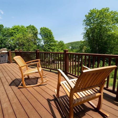 Berkshire Vacation Rentals: Great Barrington Cabin Sleeps 14 Walk To Town Kültér fotó