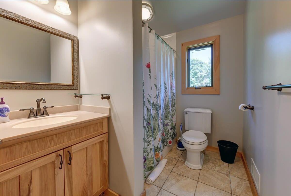 Berkshire Vacation Rentals: Great Barrington Cabin Sleeps 14 Walk To Town Kültér fotó