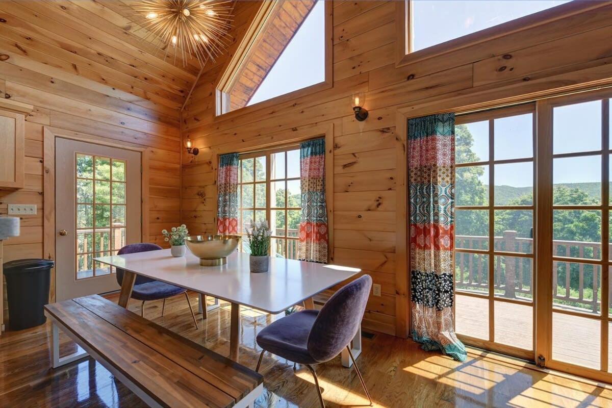 Berkshire Vacation Rentals: Great Barrington Cabin Sleeps 14 Walk To Town Kültér fotó